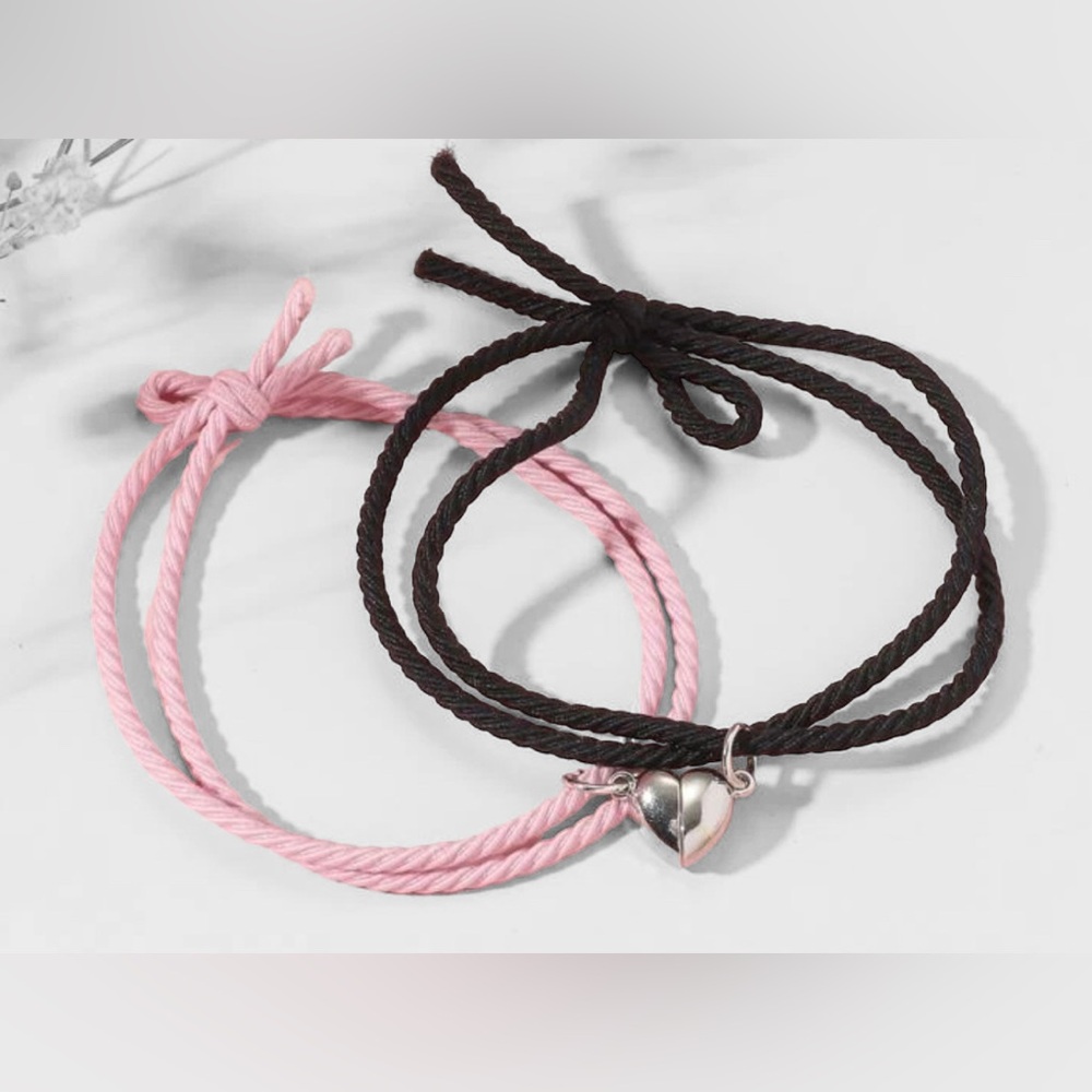 Magnetic heart bracelet for couples